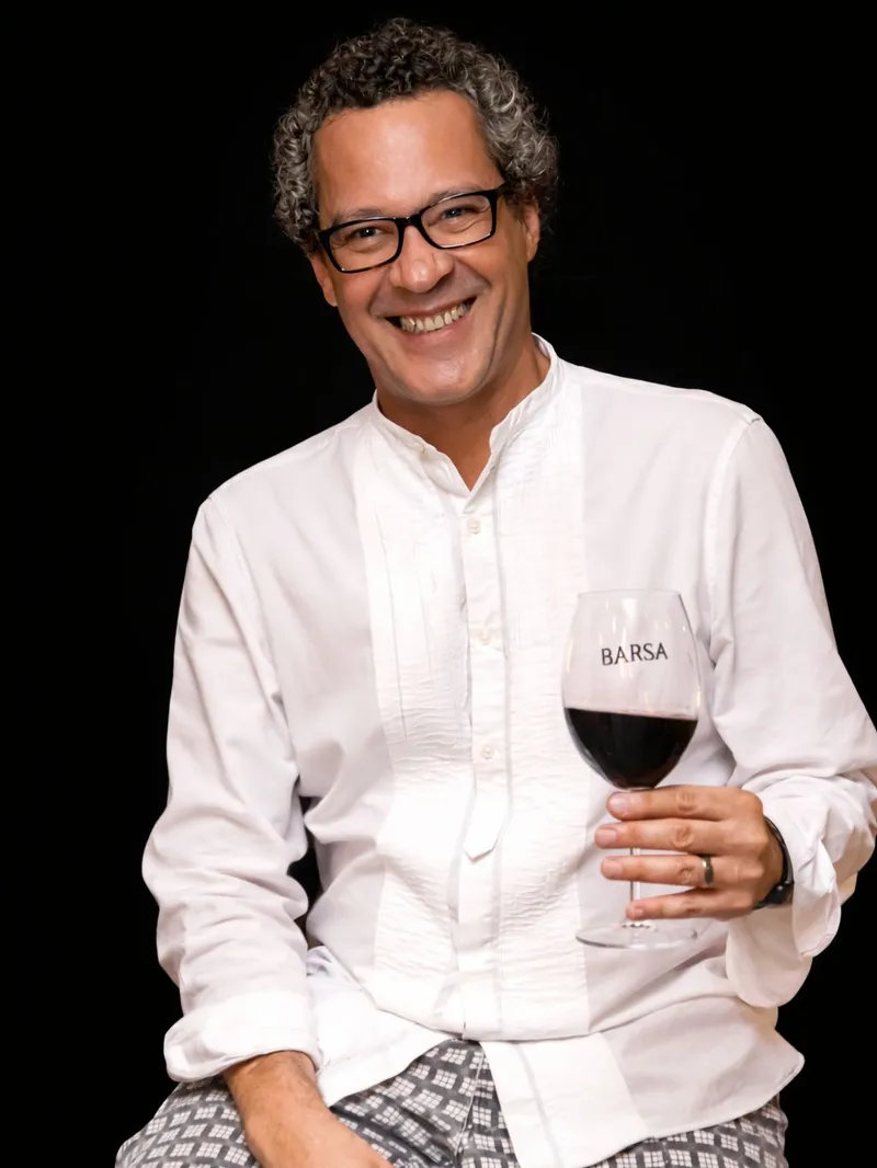 Marcelo Marcelos — Curador